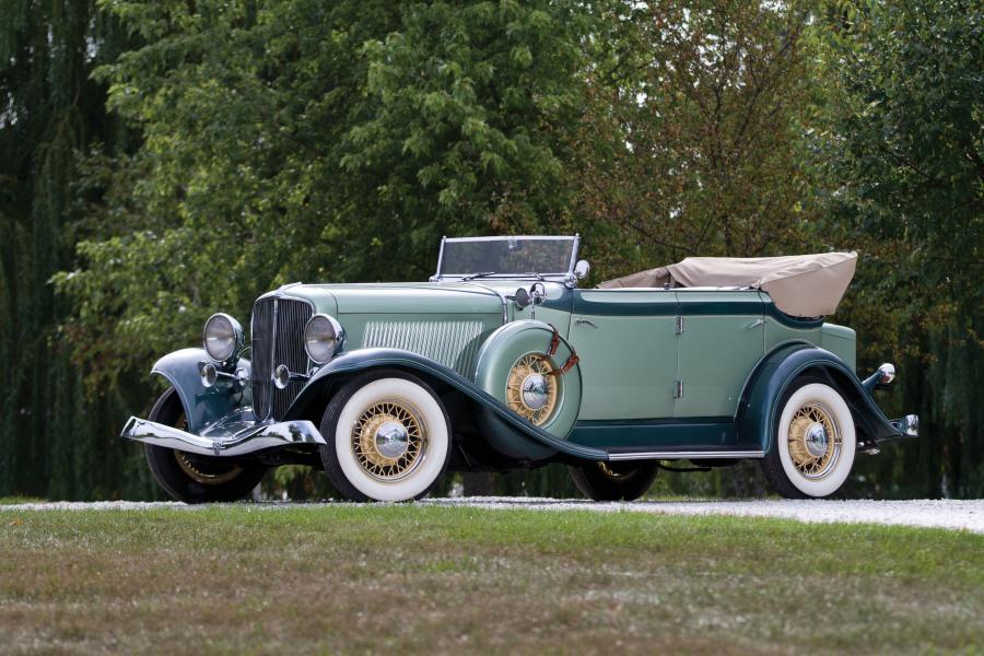  Auburn 8-105 Salon Dual Ratio Convertible Sedan 1933 года  (фото 1 из 48)